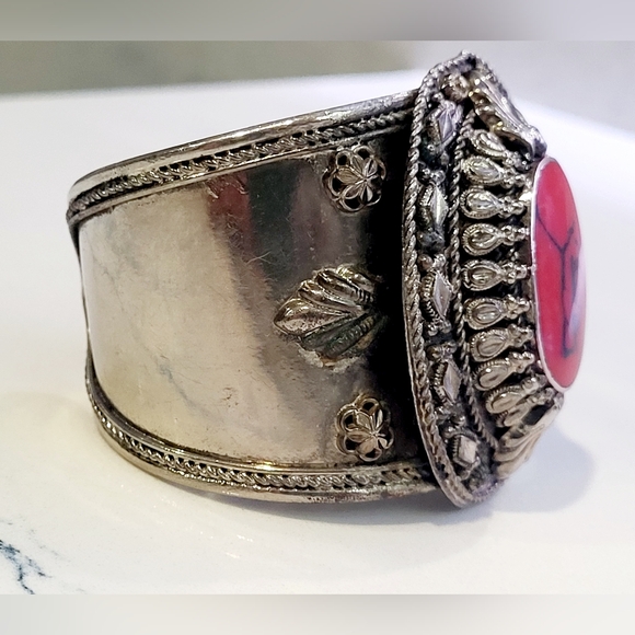 Vintage Silvertone Cuff Bracelet - Picture 9 of 9